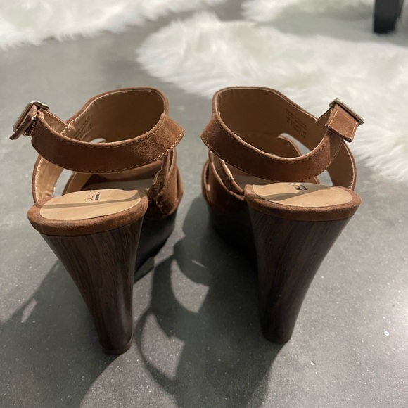 Call It Spring Brown Wedge Size 8 - Picture 2 of 3